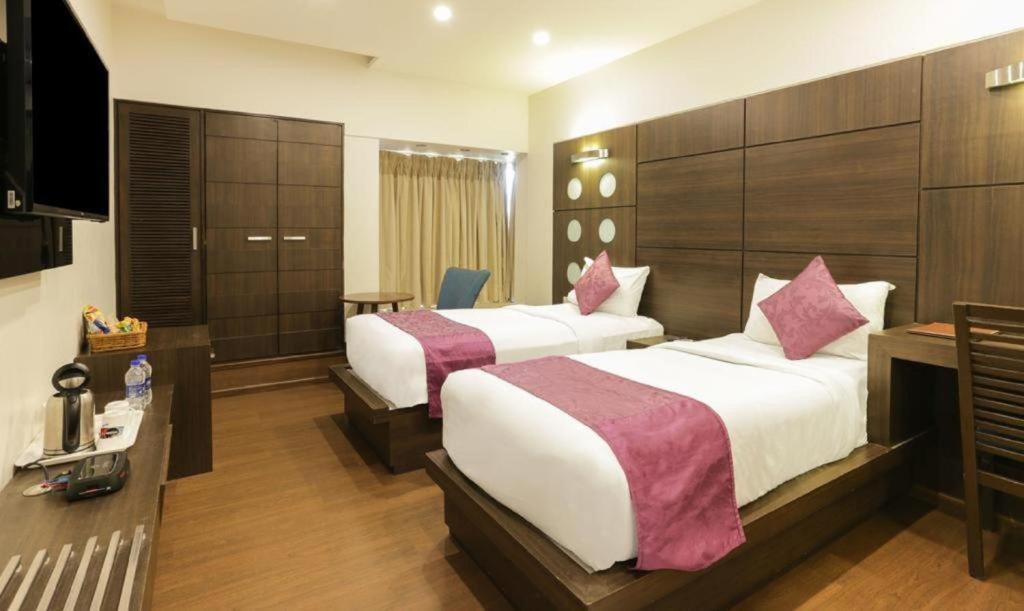 Hotel Green Plaza At Airport Neu-Delhi Exterior foto